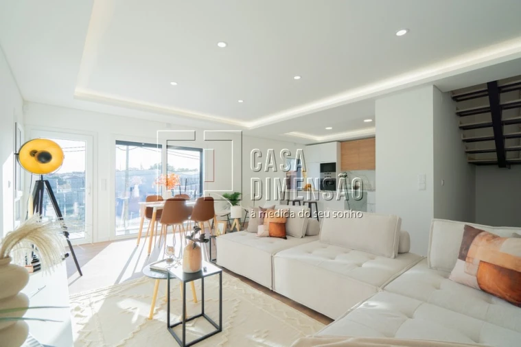 Moradia T4 para Venda em Laranjeiro e Feijó Foto 11