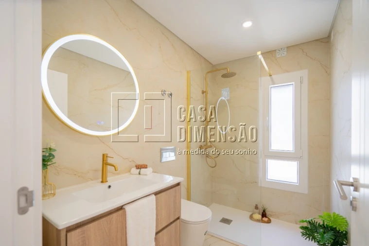 Moradia T4 para Venda em Laranjeiro e Feijó Foto 32