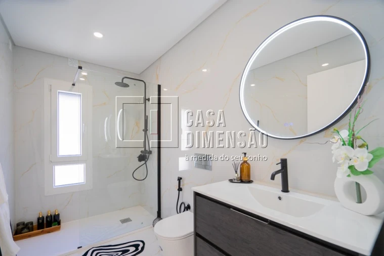 Moradia T4 para Venda em Laranjeiro e Feijó Foto 52