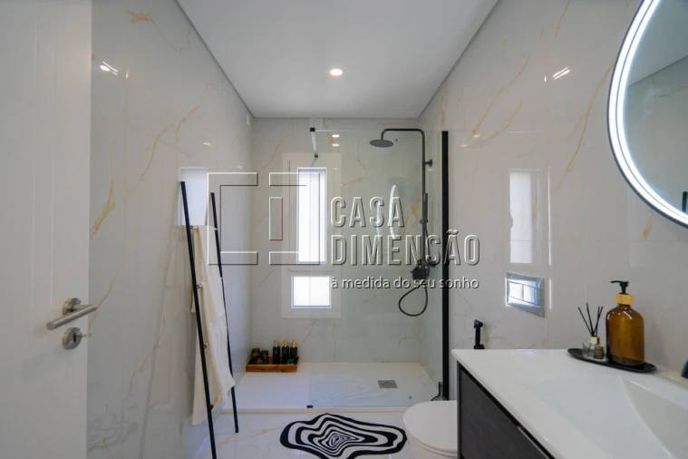 Moradia T4 para Venda em Laranjeiro e Feijó Foto 53