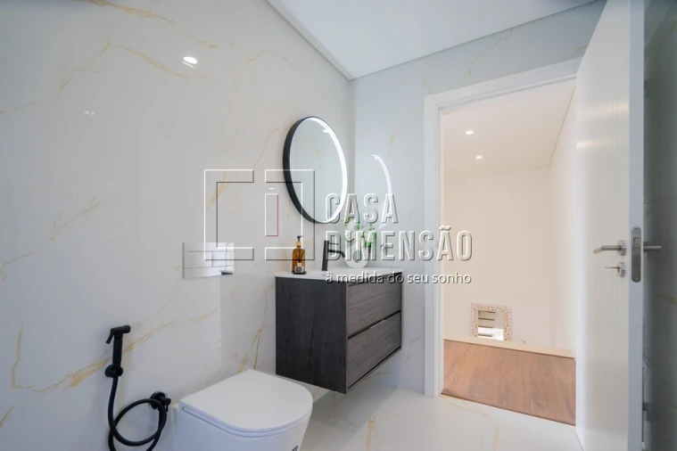 Moradia T4 para Venda em Laranjeiro e Feijó Foto 54