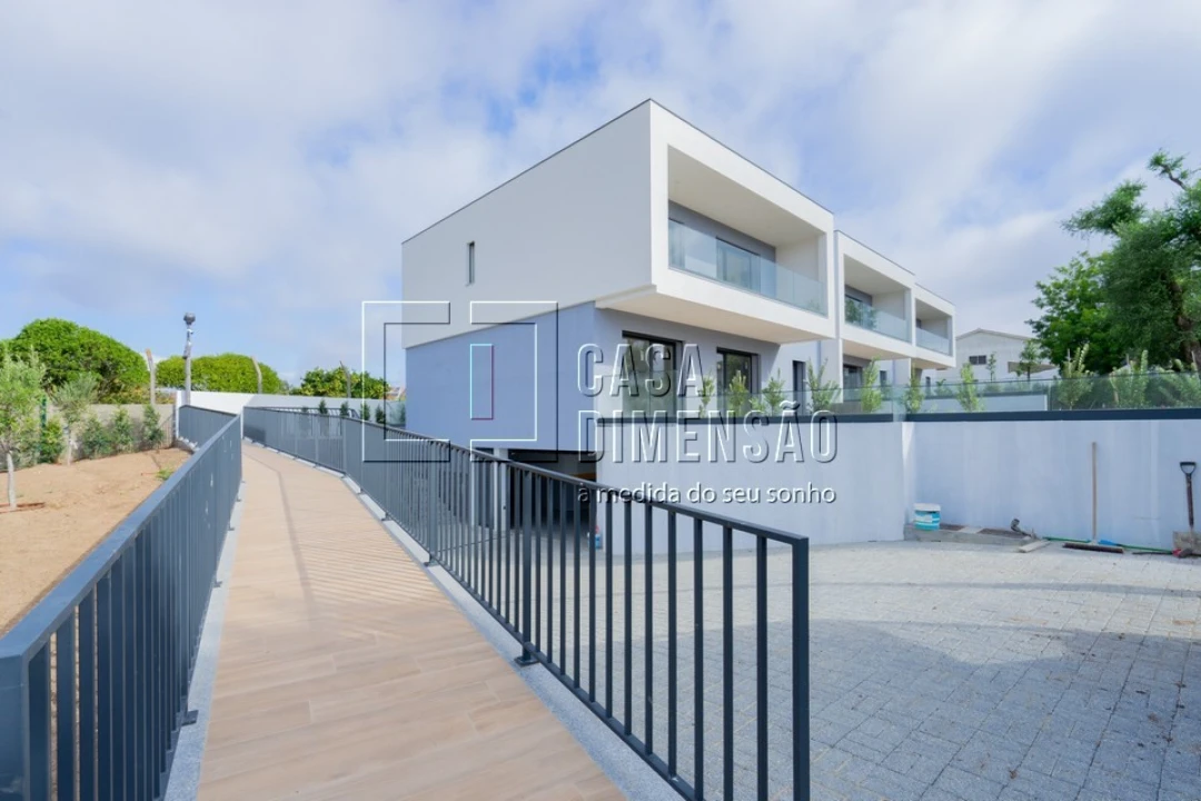 Moradia T4 para Venda em Alcabideche Foto 75