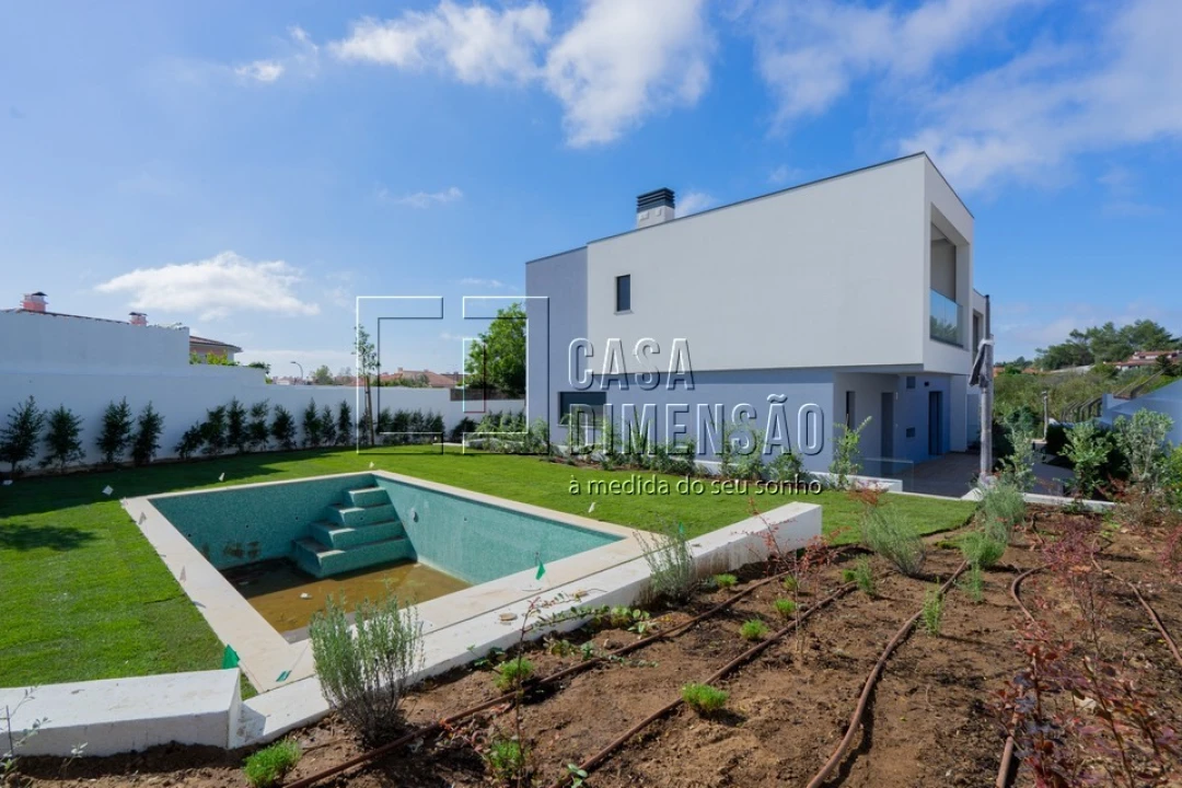 Moradia T4 para Venda em Alcabideche Foto 1