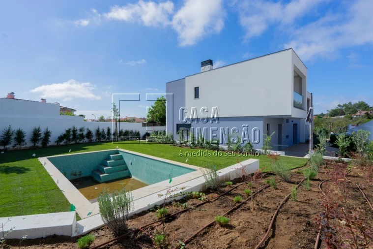 Moradia T4 para Venda em Alcabideche Foto 1