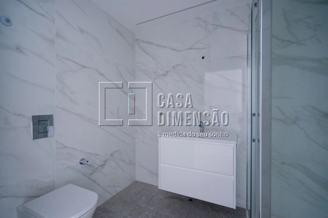 Apartamento T4 para Venda em Carnaxide e Queijas Foto 23