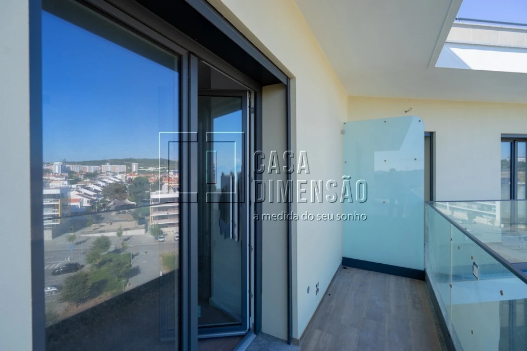Apartamento T4 para Venda em Carnaxide e Queijas Foto 33