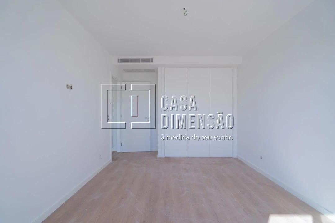 Apartamento T4 para Venda em Carnaxide e Queijas Foto 36