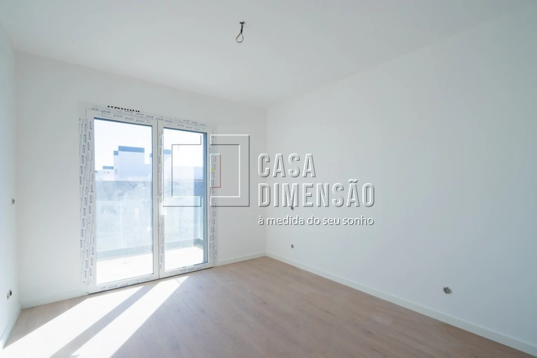 Apartamento T4 para Venda em Carnaxide e Queijas Foto 38