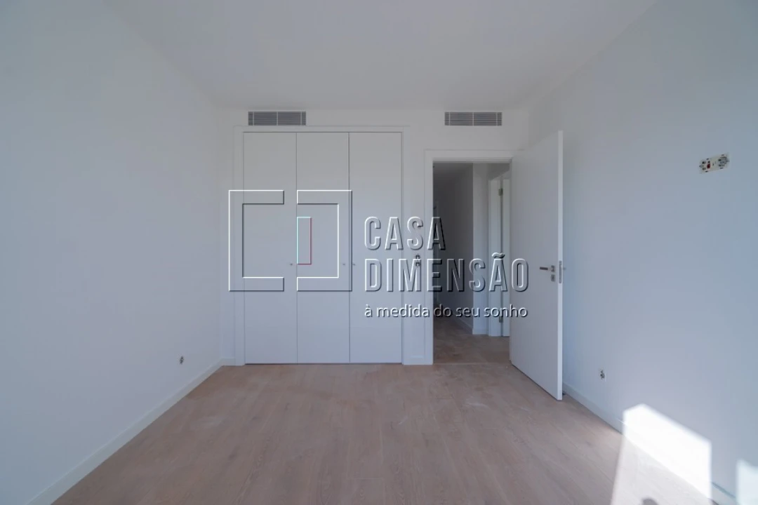 Apartamento T4 para Venda em Carnaxide e Queijas Foto 39