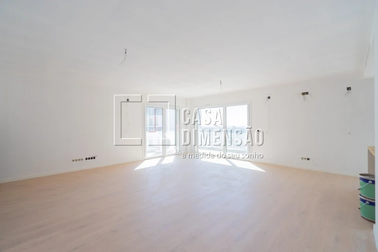 Apartamento T4 para Venda em Carnaxide e Queijas Foto 4