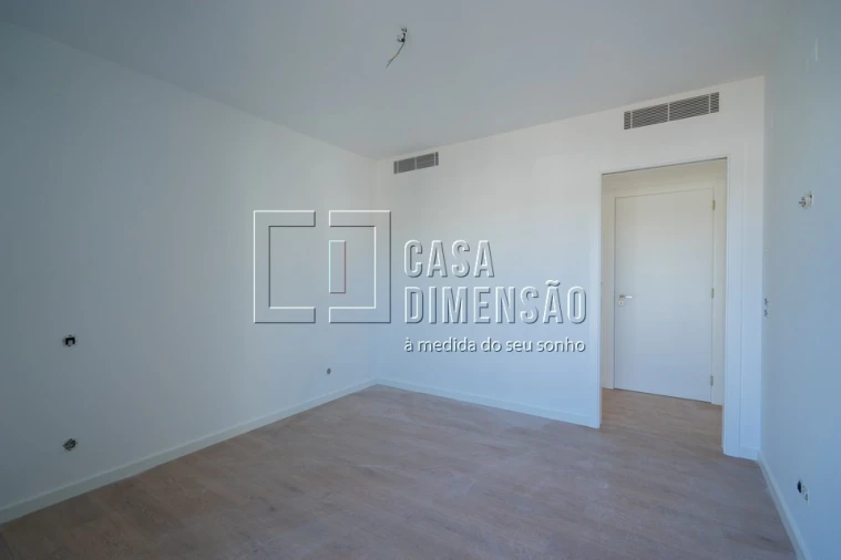Apartamento T4 para Venda em Carnaxide e Queijas Foto 28