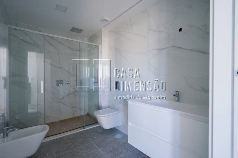 Apartamento T4 para Venda em Carnaxide e Queijas Foto 31