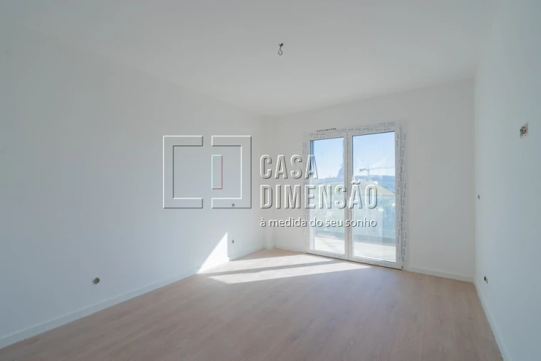 Apartamento T4 para Venda em Carnaxide e Queijas Foto 35