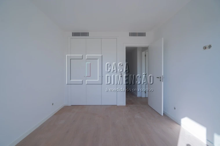 Apartamento T4 para Venda em Carnaxide e Queijas Foto 39