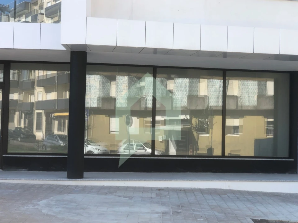 Loja para Arrendamento em Arcozelo Foto 4