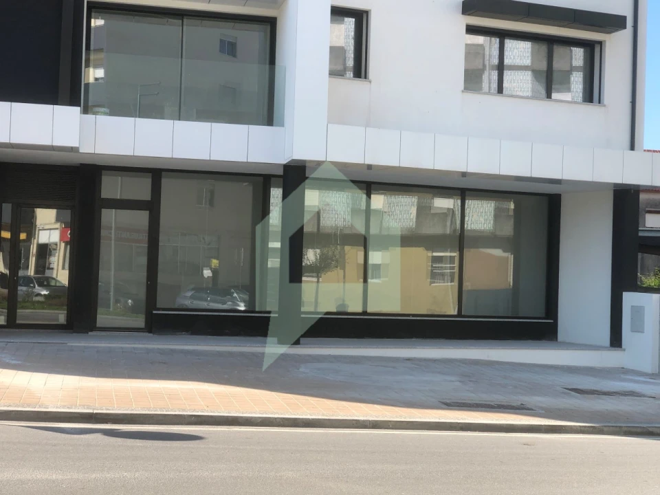 Loja para Arrendamento em Arcozelo Foto 5