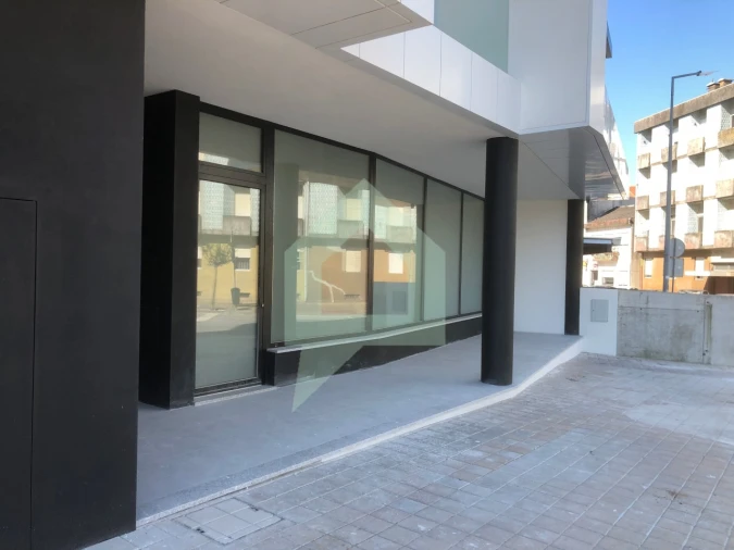 Loja para Arrendamento em Arcozelo Foto 8