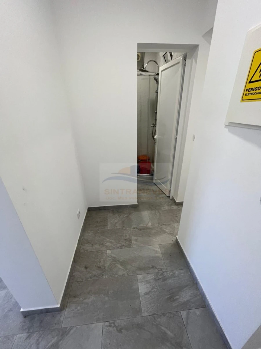 Apartamento T1 para Venda em Sacavém e Prior Velho Foto 5