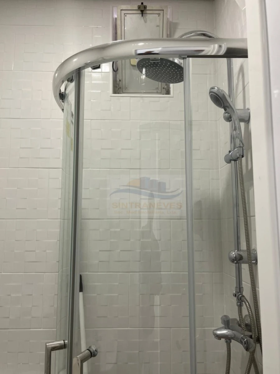 Apartamento T1 para Venda em Sacavém e Prior Velho Foto 9