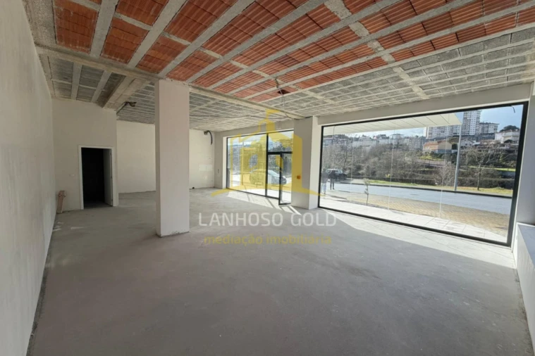 Loja para Venda em Povoa de Lanhoso (N. Senhora do Amparo) Foto 3