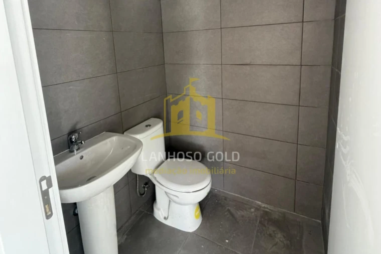 Loja para Venda em Povoa de Lanhoso (N. Senhora do Amparo) Foto 5