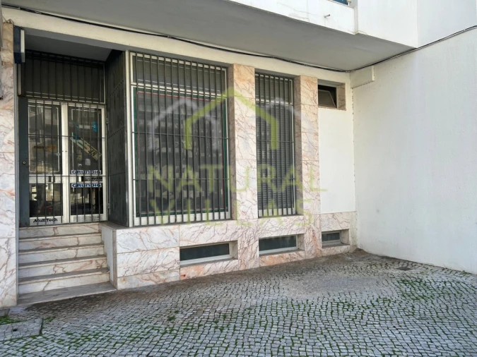 Loja para Arrendamento em Loule (São Clemente) Foto 2