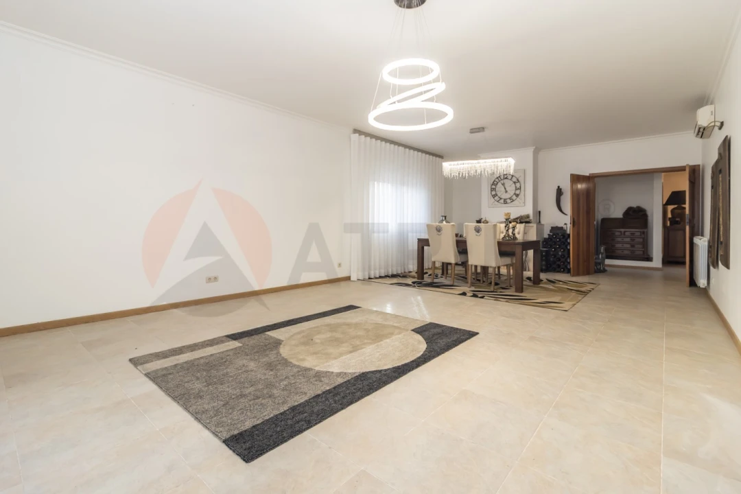 Moradia T7 para Venda em Sado Foto 12