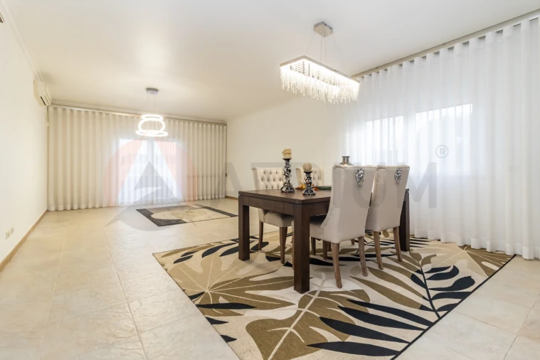 Moradia T7 para Venda em Sado Foto 9