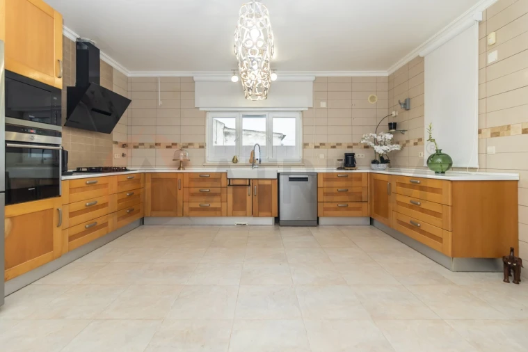 Moradia T7 para Venda em Sado Foto 19