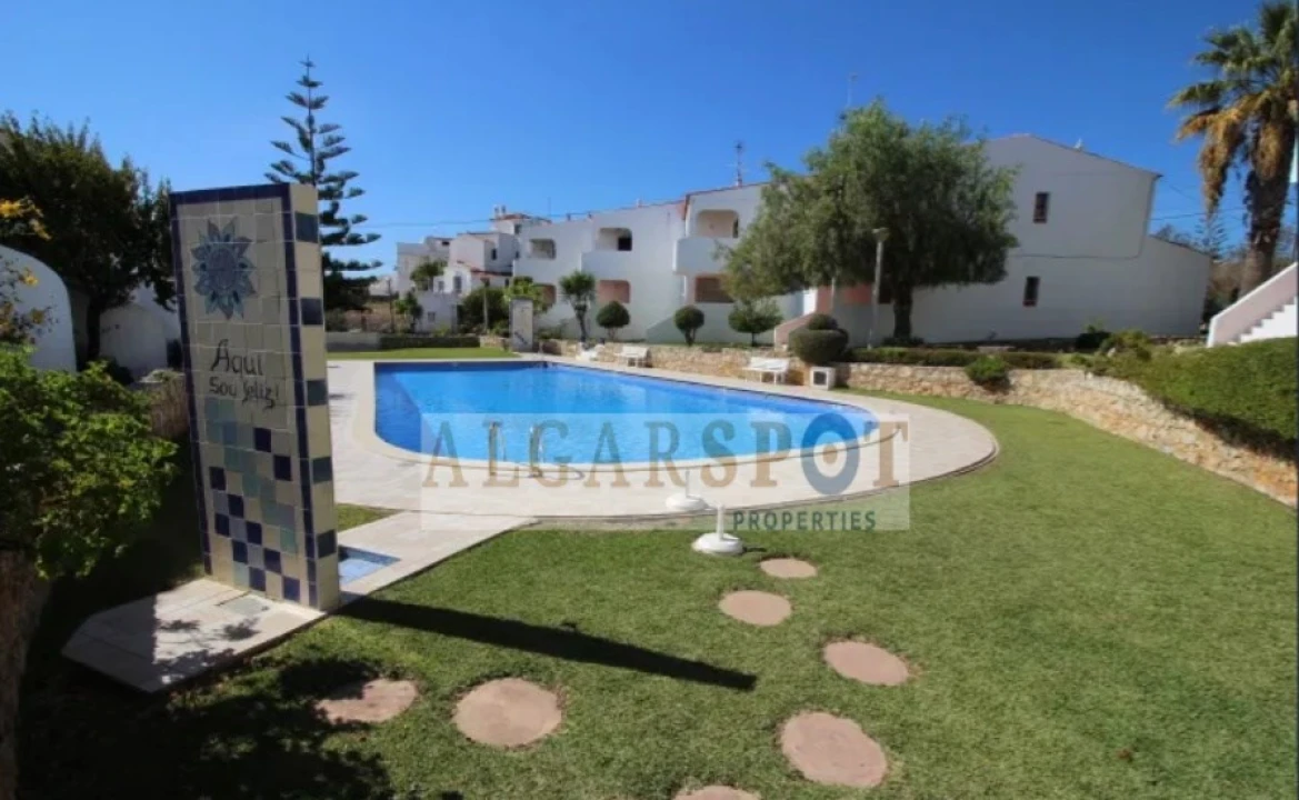 Moradia T2 para Venda em Armação de Pera Foto 3