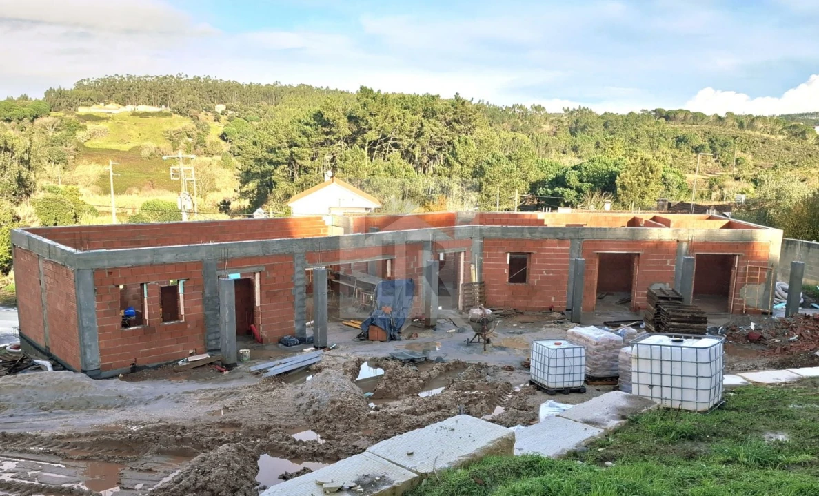 Moradia T3 para Venda em Salir de Matos Foto 3