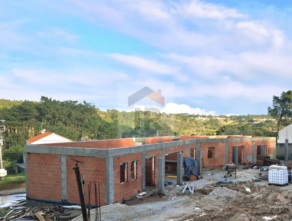 Moradia T3 para Venda em Salir de Matos Foto 6