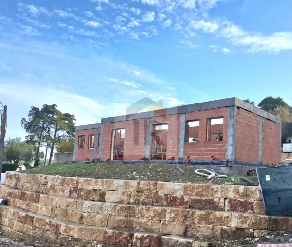 Moradia T3 para Venda em Salir de Matos Foto 13