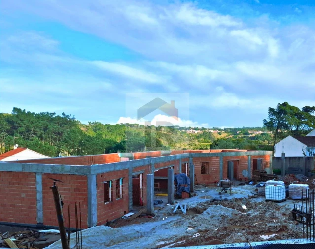 Moradia T3 para Venda em Salir de Matos Foto 18