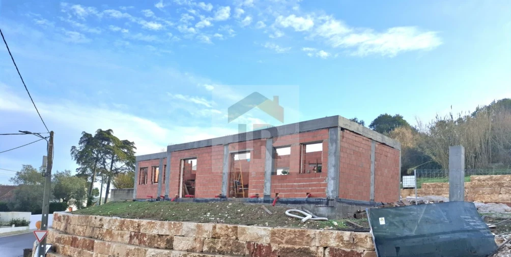 Moradia T3 para Venda em Salir de Matos Foto 15