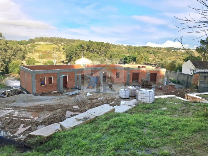 Moradia T3 para Venda em Salir de Matos Foto 12