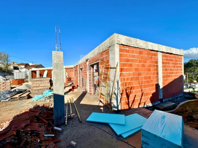 Moradia T3 para Venda em Salir de Matos Foto 36