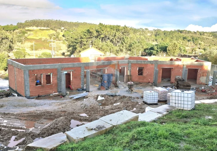 Moradia T3 para Venda em Salir de Matos Foto 4