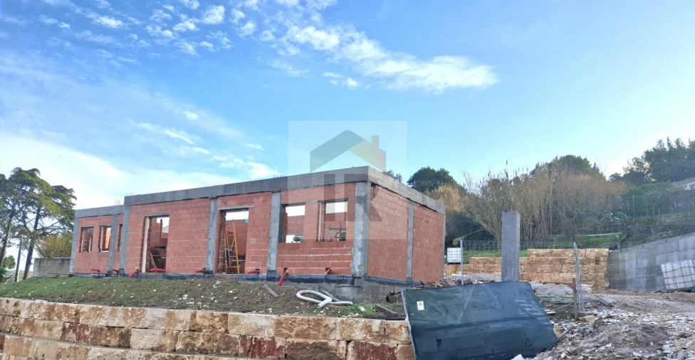 Moradia T3 para Venda em Salir de Matos Foto 14