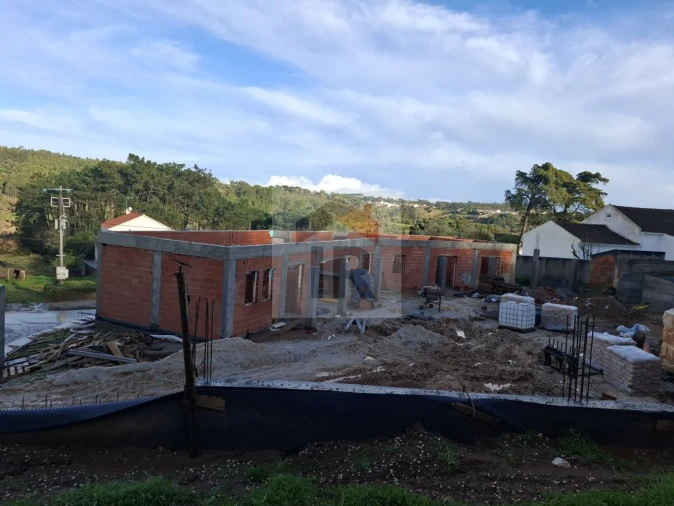 Moradia T3 para Venda em Salir de Matos Foto 10