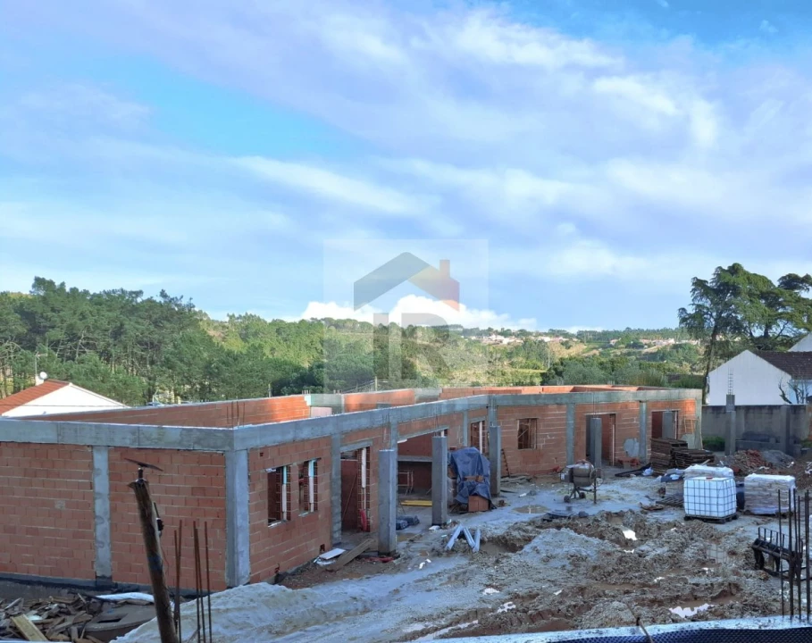 Moradia T3 para Venda em Salir de Matos Foto 9