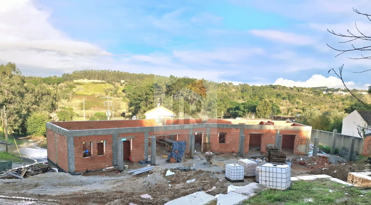 Moradia T3 para Venda em Salir de Matos Foto 11