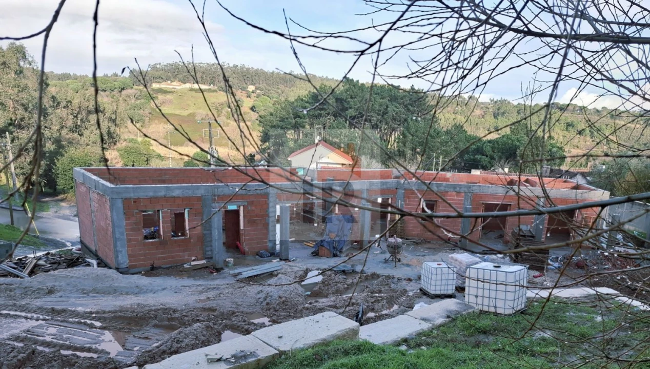 Moradia T3 para Venda em Salir de Matos Foto 5