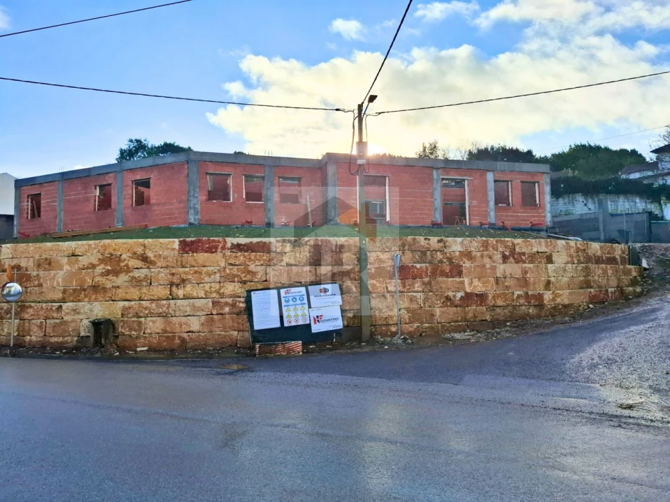 Moradia T3 para Venda em Salir de Matos Foto 32