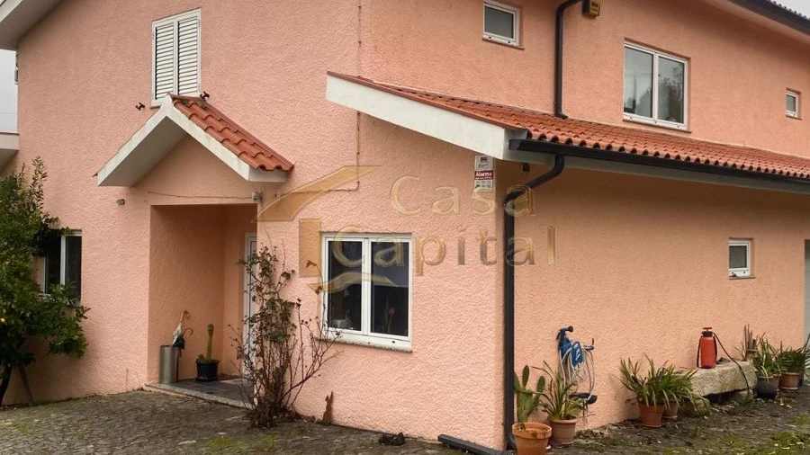 Moradia T6 para Venda em Adoufe e Vilarinho de Samardã