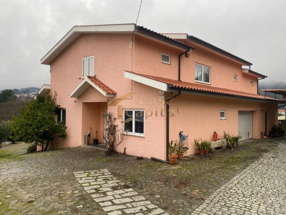 Moradia T6 para Venda em Adoufe e Vilarinho de Samardã Foto 1