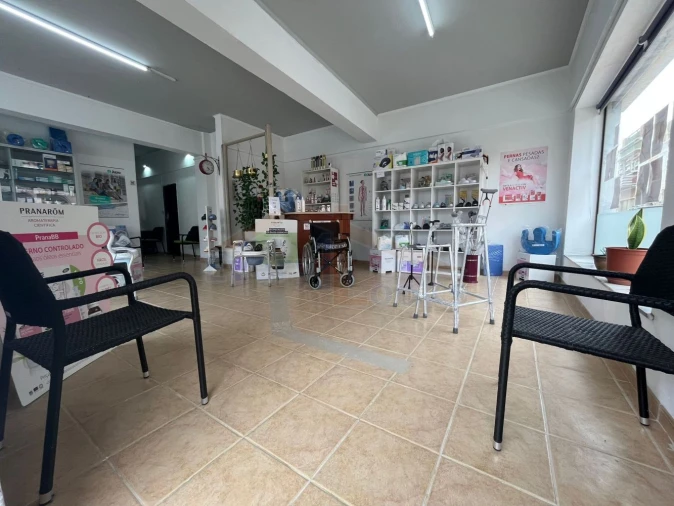 Loja para Trespasse em Atouguia da Baleia Foto 6