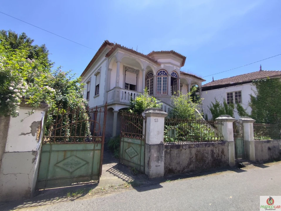 Moradia T6 para Venda em Aguada de Cima Foto 1