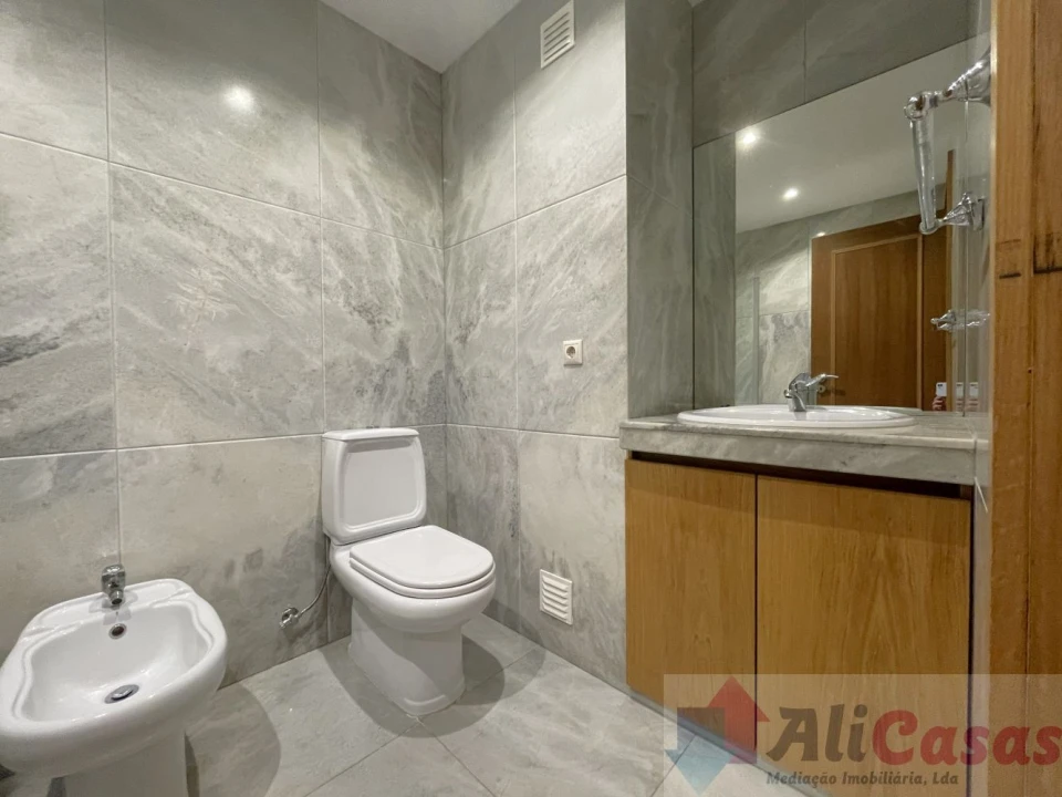 Apartamento T3 para Venda em São Felix da Marinha Foto 17