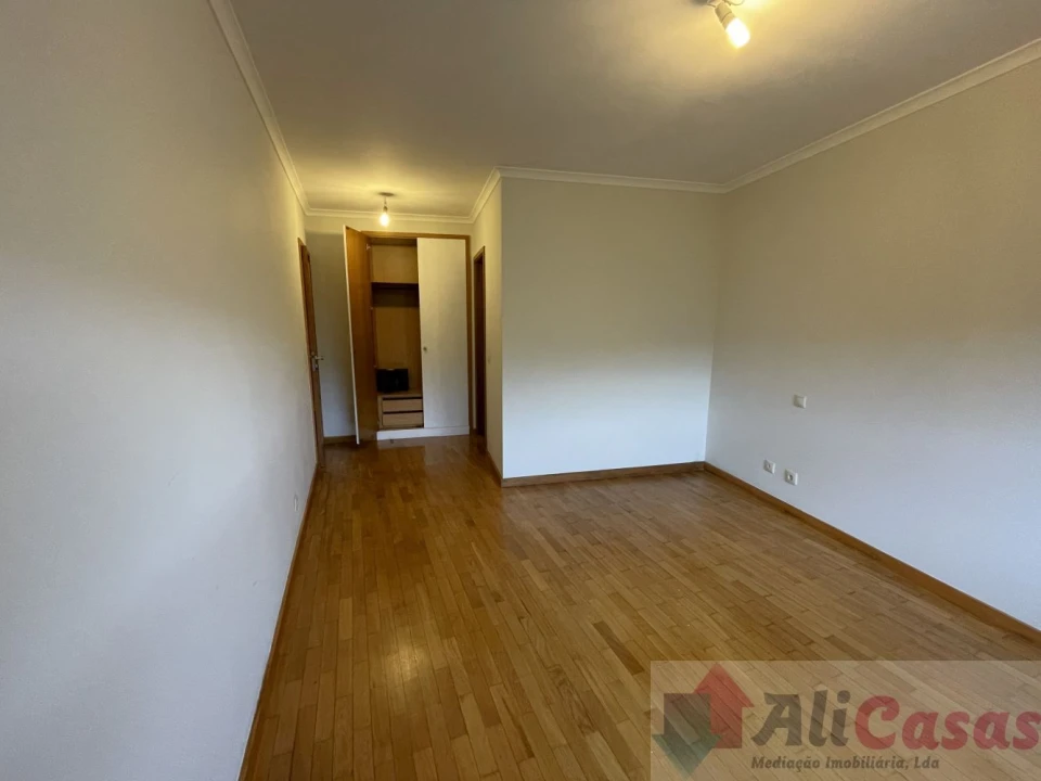 Apartamento T3 para Venda em São Felix da Marinha Foto 24